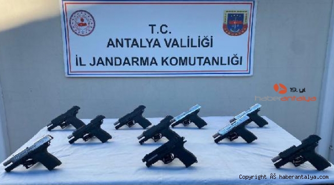 Kaçarken çöpe attığı valizden ve evinden 10 tabanca çıktı
