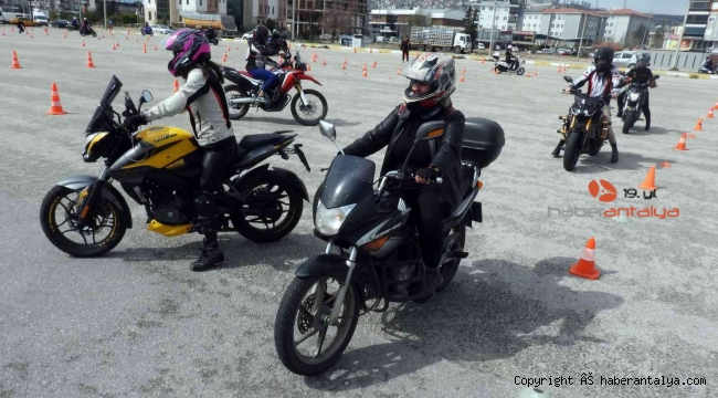 Kepez'de kadınlara motosiklet sürüş eğitimi
