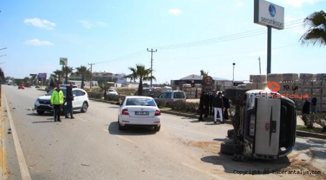 Kontrolden çıkan kamyonet ortalığı savaş alanına çevirdi