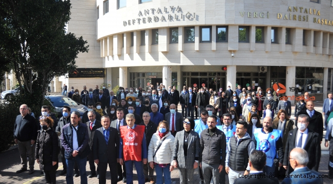Maliye personeli Çanakkale Şehitleri'ni andı