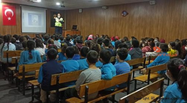 Öğrencilere trafik kuralı anlatıldı