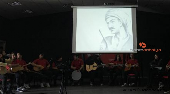 Öğretmen ve öğrencilerden türkü konseri