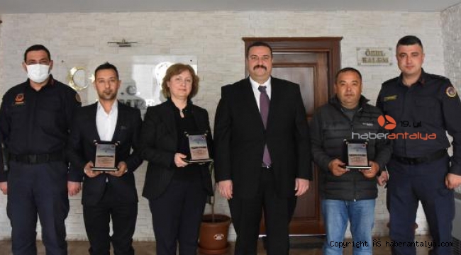 Örnek sürücülere plaket