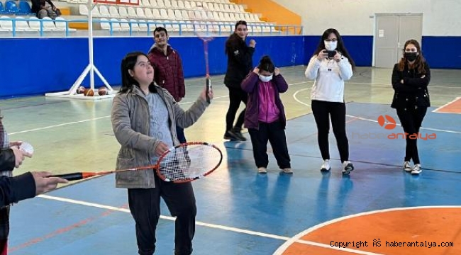 Özel öğrencileriin yüzü 'Mutlu Çarşamba Projesi ile güldü