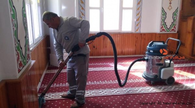 Ramazan öncesi camilerde temizlik
