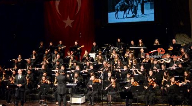 Şehitler kahramanlık türküleriyle anıldı