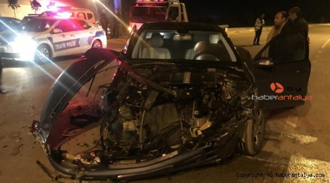 Serik'te polis aracı ile otomobil çarpıştı !