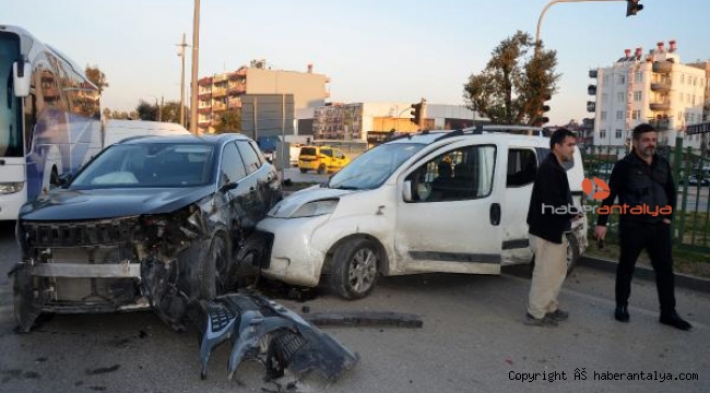 Serik'te zincirleme kaza: 1 yaralı