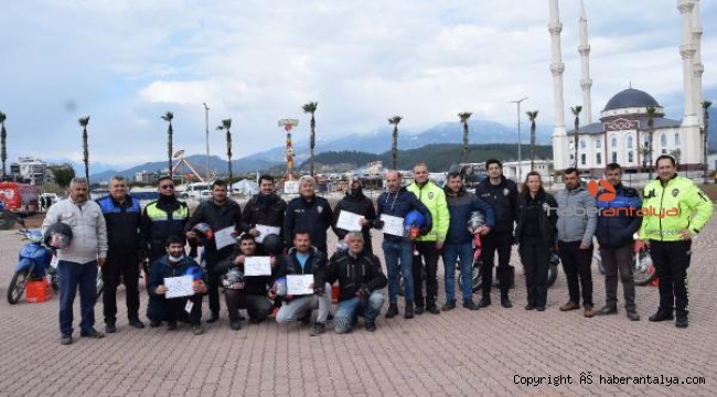 Sürüş eğitimini tamamlayanlara kask verildi