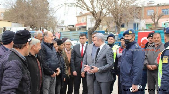 Traktör sürücülerine reflektör dağıtıldı