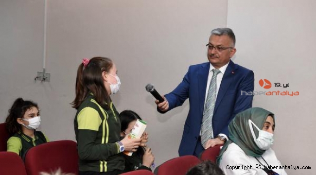 Vali Yazıcı: Gençlerimizle geleceğe umutla bakıyoruz