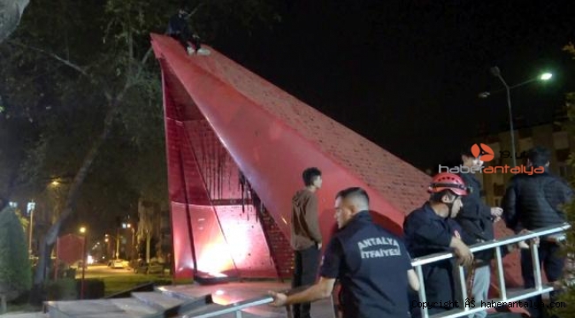 14 yaşındaki çocuk Alyazmalım Anıtı'nda mahsur kaldı ! 