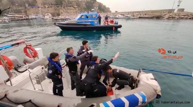 30 metre yükseklikteki falezlerden düştü; deniz polisi kurtardı