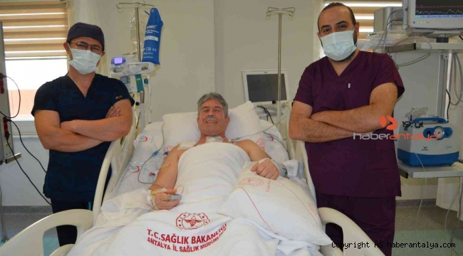 4'lü bypass ameliyatından çıktı, hekimler yeni yaşını kutladı