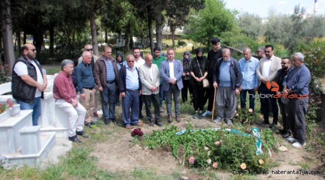 Aksu, mezarı başında anıldı