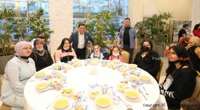 Antalya, 'Gönül Elçileri' iftarında buluştu