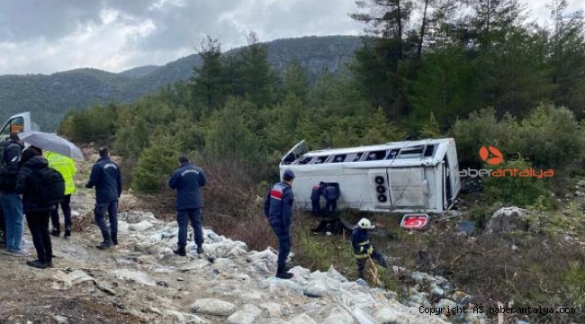 Antalya'da tur midibüsü devrildi: 7 turist yaralı