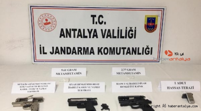 Antalya'da uyuşturucu satılan eve operasyon