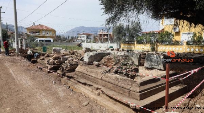 Antalya'da yola bitişik arsada Roma mezarlığı bulundu