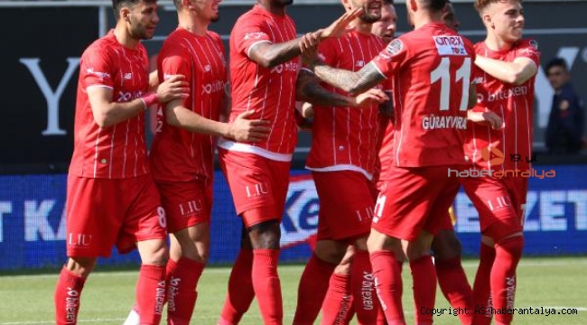 Antalyaspor, ikinci devrede kalesine duvar ördü