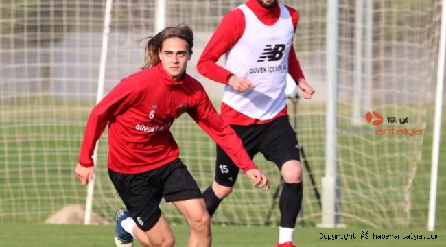 Antalyaspor'da 14 farklı iism topu ağlarla buluşturdu 