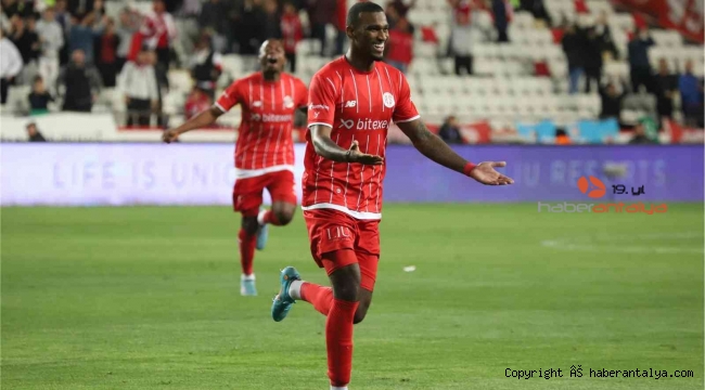 Antalyaspor'da, Haji Wright'ın performansı sevindiriyor