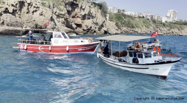 Balıkçı teknesinde 9 kişi mahsur kaldı