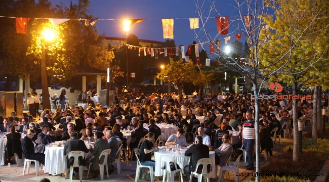 Başkan Böcek, belediye personeli ile iftarda buluştu