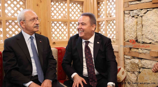 Başkan Böcek, Kılıçdaroğlu'nu Hatay'daki 'Düğmeli Ev'de ağırladı