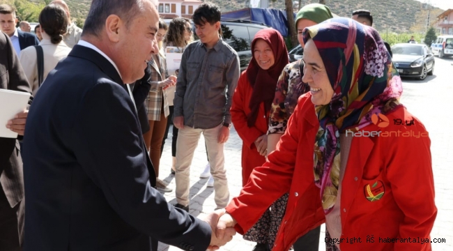 Başkan Böcek'ten Korkutelililere düğün salonu ve kreş sözü
