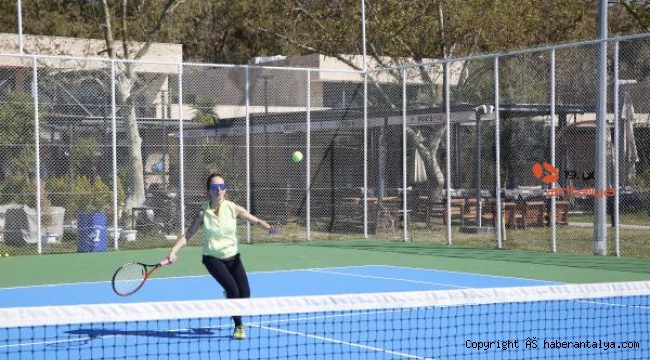 Büyükşehir'in yenilediği tenis kortları açıldı