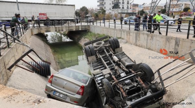 Çarpışan araçlar, su kanalına uçtu !