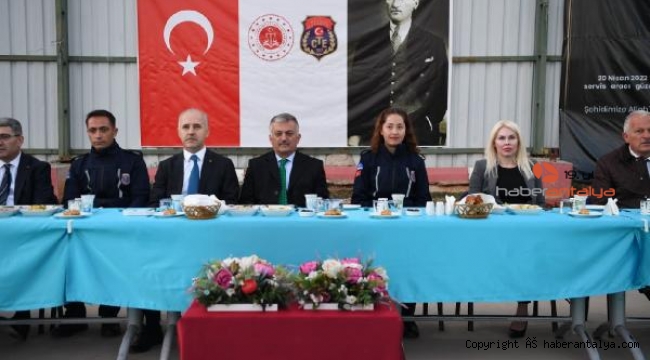 Cezaevinde iftar programı