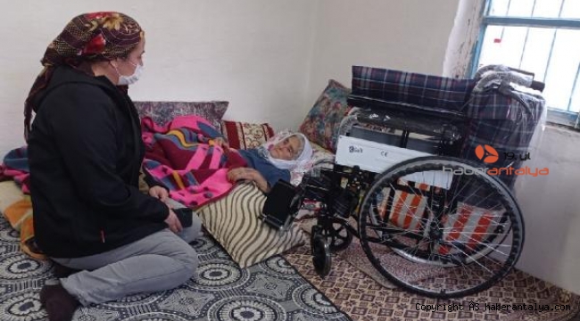 Kaş Belediyesi'nden 10 ihtiyaç sahibine tekerlekli sandalye yardımı