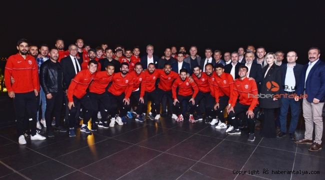 Kepez Belediyespor'dan şampiyonluk kutlaması