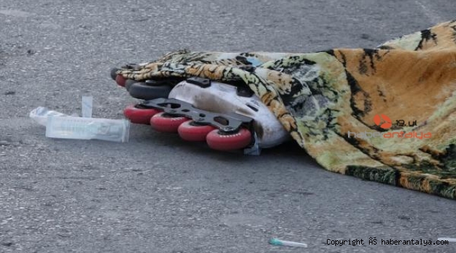 Korkulan oldu.  Otobüsün altında kalan patenli çocuk öldü