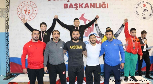 Korkuteli Cengiz Elbeye Güreşçileri Afyondan Madalyalar İle Döndü