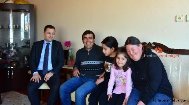 Koruyucu ailesi oldukları engelli Aylin'den çocukları olmasına rağmen vazgeçmediler