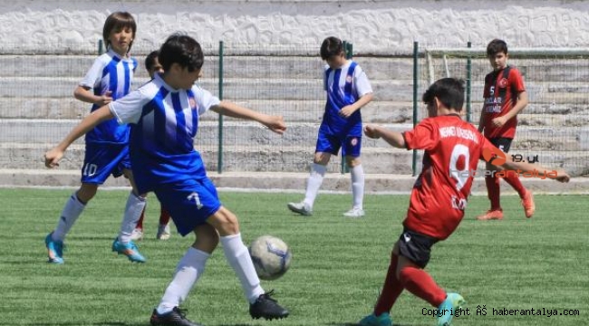 Küçükler futbolda yarı finalistler belli oldu