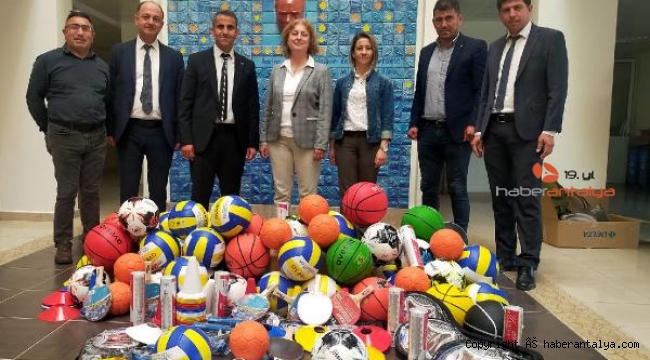 Öğrenciler için spor malzemesi dağıtıldı
