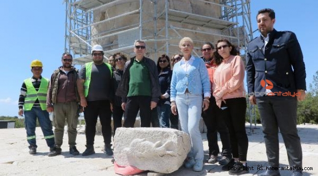 'Patara'nın yunusu', gömüldüğü yerden 10 yıl sonra çıkarıldı