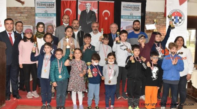 Satrançta madalyalar sahibini buldu