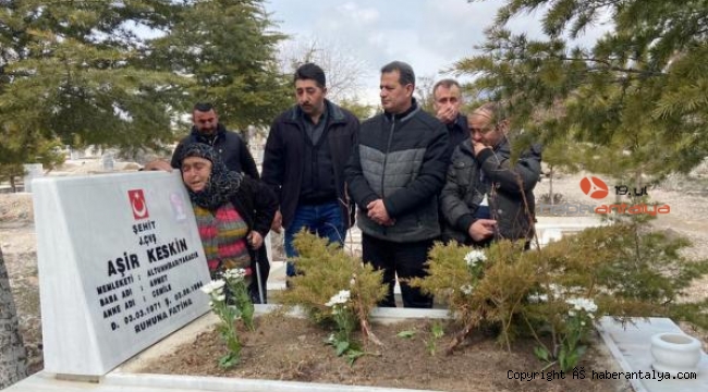 Silah arkadaşları, 28 yıl sonra şehit çavuşun mezarında buluştu
