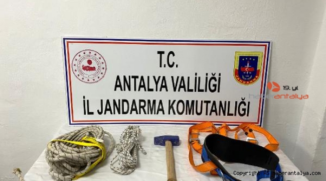 Sit alanında kaçak kazı yapanlar yakalandı
