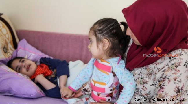SMA'lı Hümeyra, kilo almaması için çok sevdiği çikolatadan yiyemiyor
