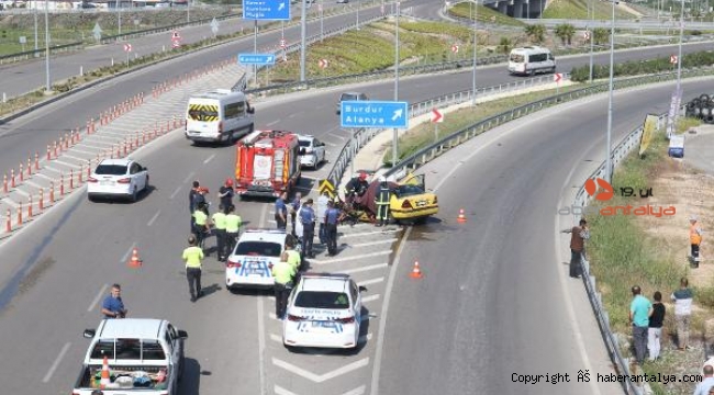 Taksi bariyerlere girdi, yakınları gözyaşlarına boğuldu