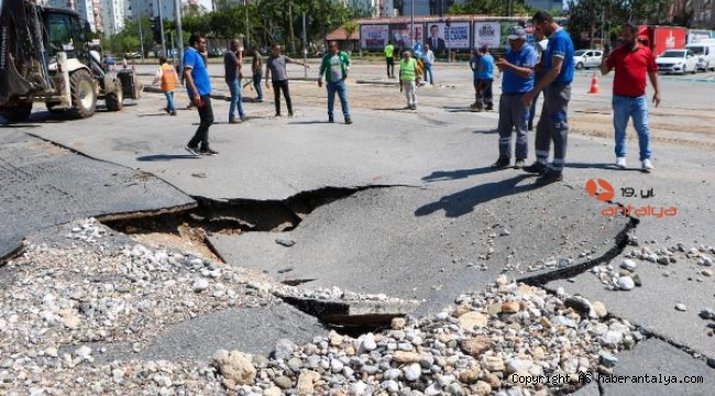 Yol büyük bir patlamayla çöktü !