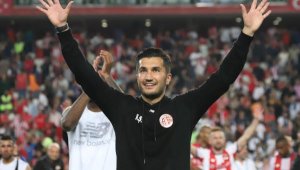 Antalyaspor'da Nuri Şahin, Yanal'ı solladı