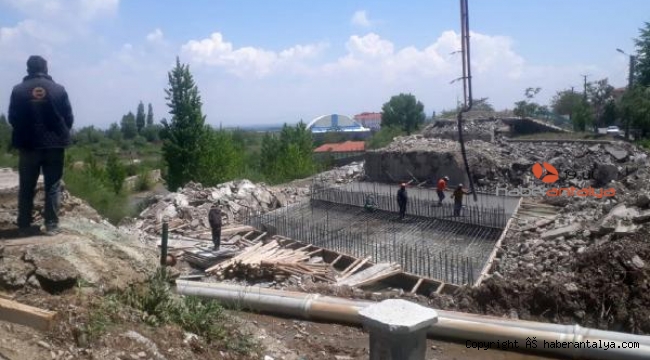 Asırlık köprü yıkıldı, yenisi yapılıyor