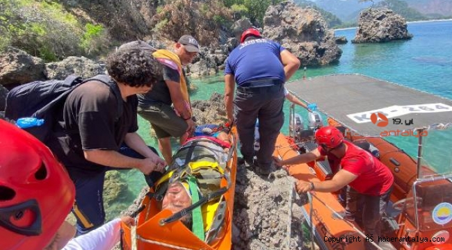 Balık tutmak isterken 7 metreden kayalıklara düştü